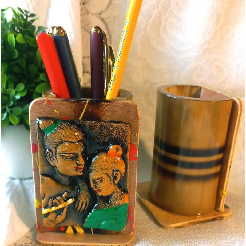 Half Round Penstand withBamboo or Terracottafigures
